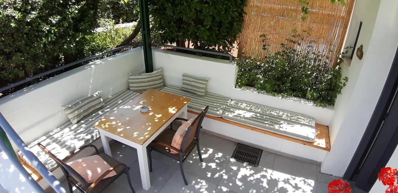 Artemis Village Apartments & Studios Sztavrósz