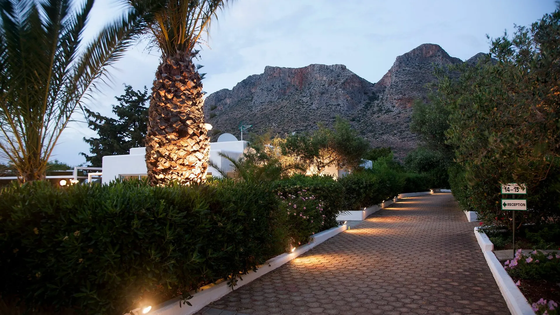 Artemis Village Apartments & Studios Σταυρός 4*,