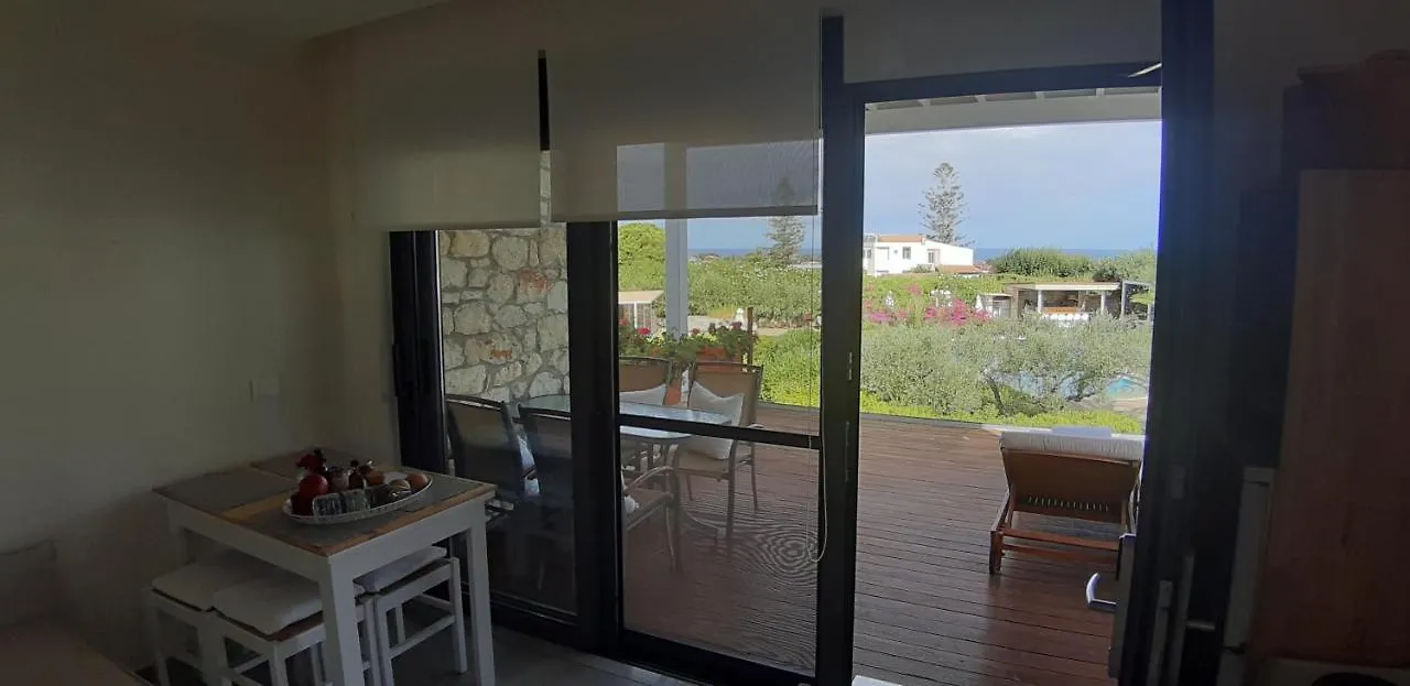 Stavrós Artemis Village Apartments & Studios 4*,  יוון