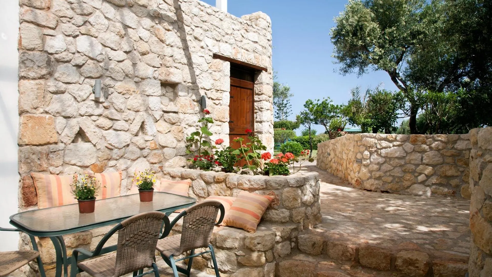 Artemis Village Apartments & Studios Stavros  4*, Stavros (Crete) Greece