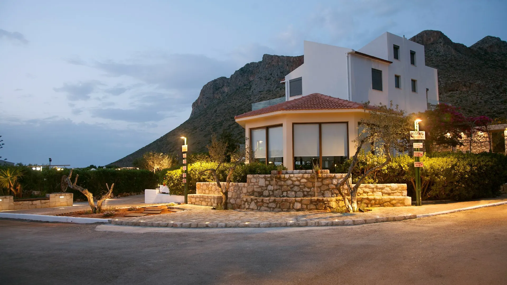 Artemis Village Apartments & Studios Stavros