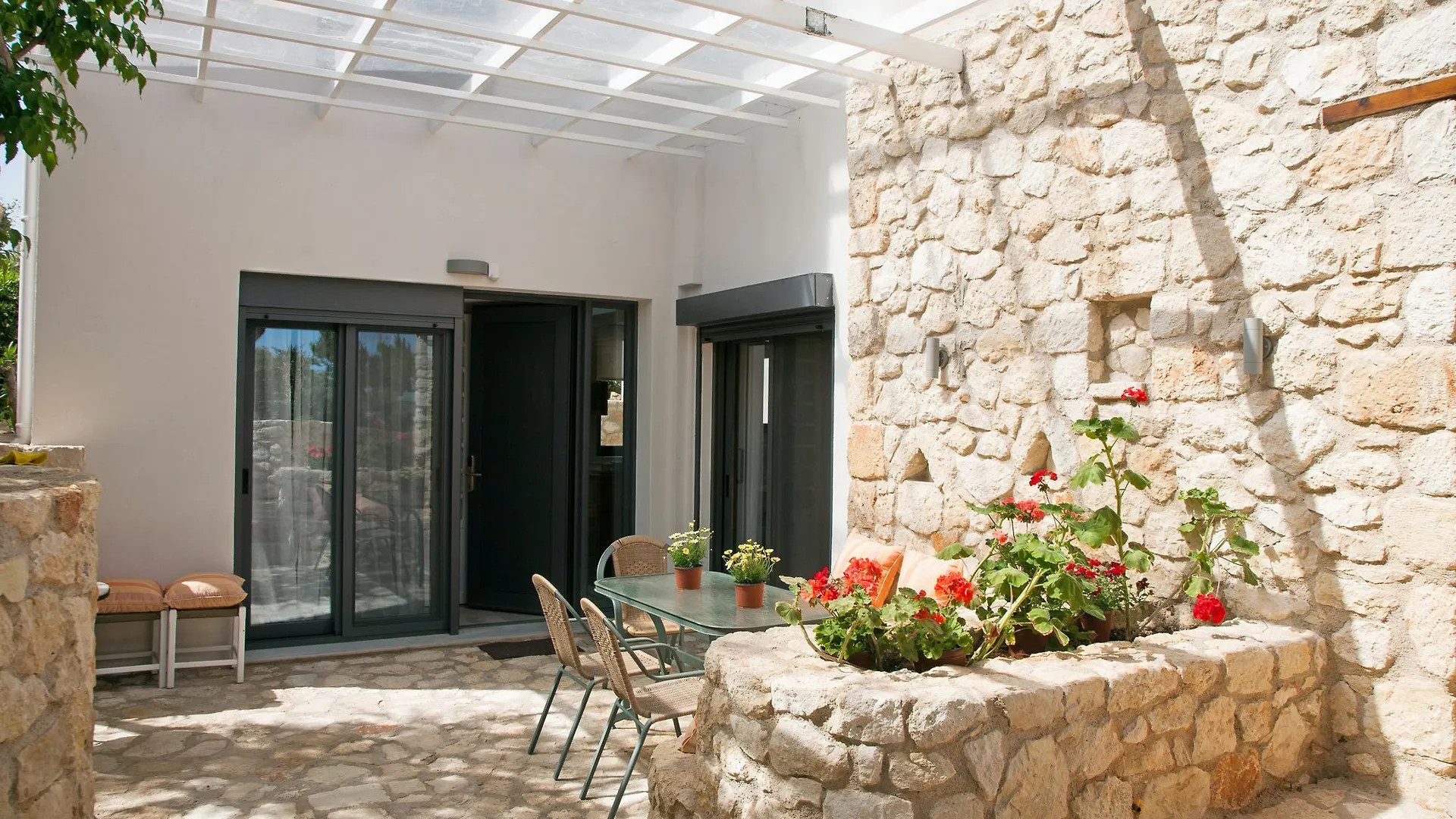 Stavrós Artemis Village Apartments & Studios מלון דירות
