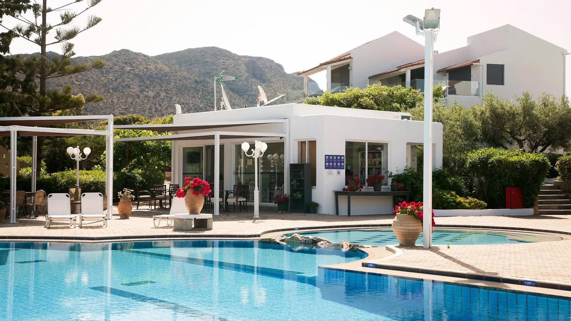 Stavrós Artemis Village Apartments & Studios מלון דירות